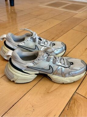 Nike Y2K Run - Summit White Metallic Silver (Women’s)